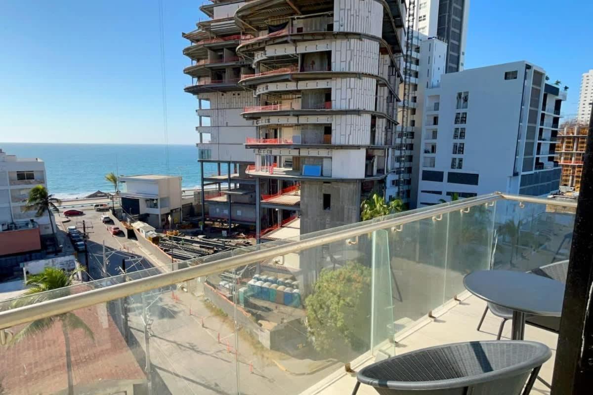 1 Block From The Malecon View - Flamingo 601