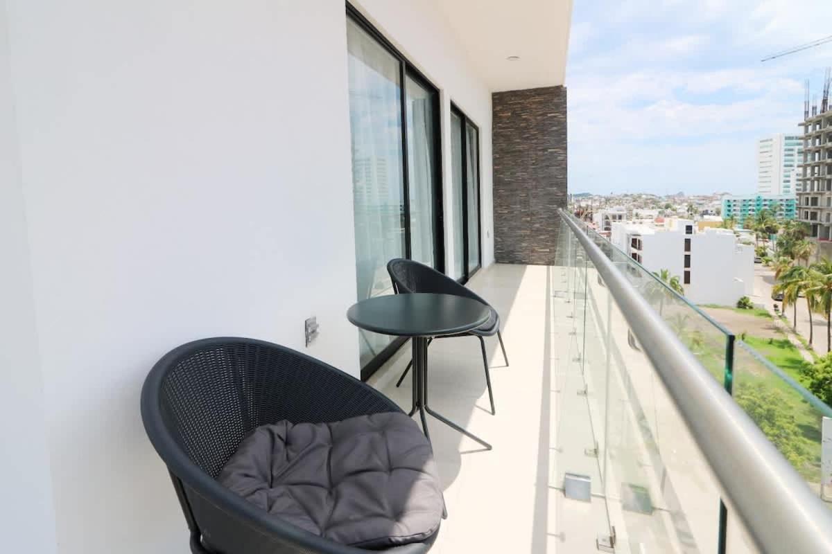 1 Block From The Malecon View - Flamingo 601